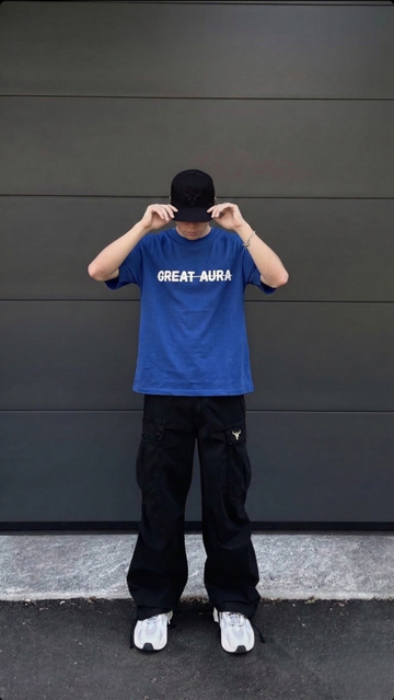 THE SOLID AURA TEE
